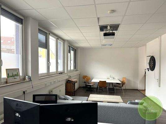 ... neues und cooles Büro.