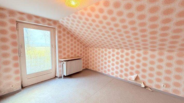 Zimmer mit Balkonzugang