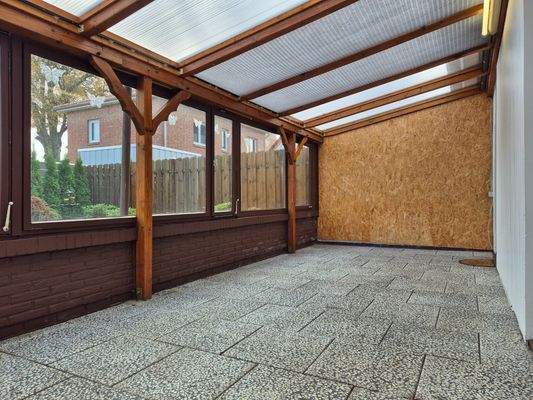 überdachter geschlossener Terrassenbereich