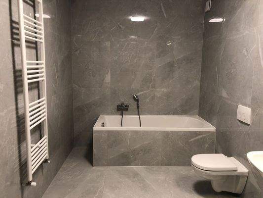 Badezimmer mit Badewanne