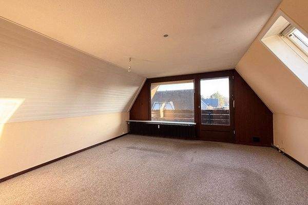 Wohnzimmer mit Zugang zur Loggia