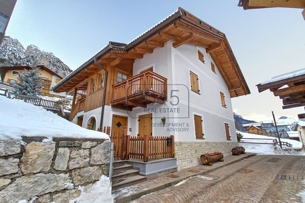 Stilvolles Einfamilienhaus mit zwei Wohnungen in den Dolomiten in Monzon - Südtirol / Trentino