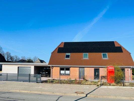 Außenansicht Immobilie und Garage