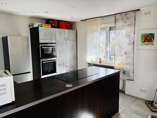 helle Küche - offen zum Essbereich gestaltet