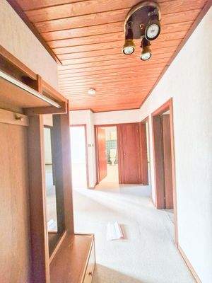 Flur mit Blick zum Bad