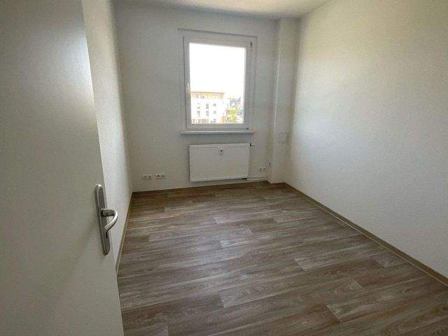 Wir sanieren für Sie Dreiraumwohnung in zentraler Lage in Sandersdorf - Foto 4