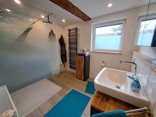 Badezimmer Baujahr 2025