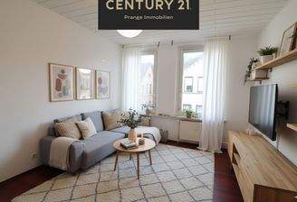 Wohnzimmer - möbliert durch KI