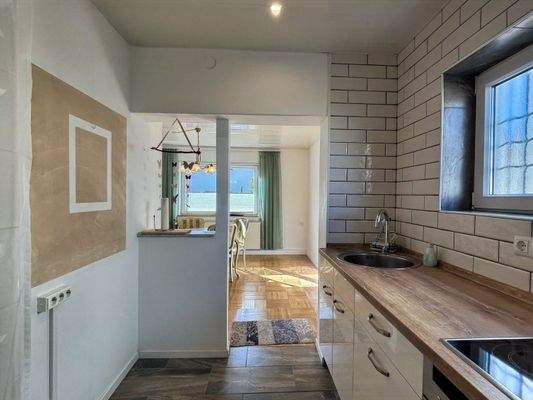 Küche mit großem Abstellraum