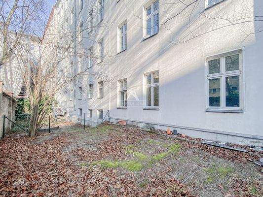 Gartenbereich mit Blick auf die Wohn- und Schlafzimmer