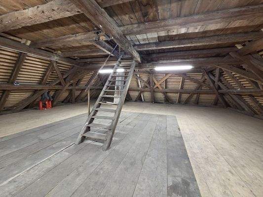 aufwändig sanierter Dachstuhl 