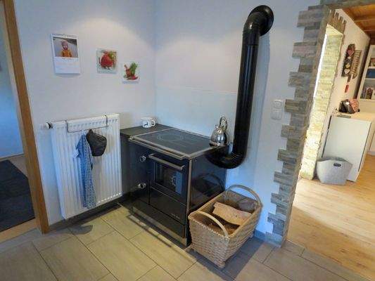 Küche mit Holzofen 