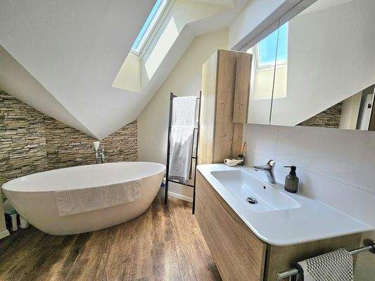 Badezimmer mit Wanne