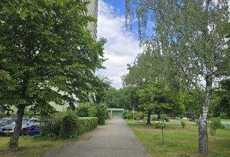 Parkähnliche Außenanlage