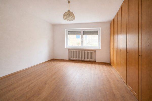 Schlafzimmer DG  KI ausgeräumt-