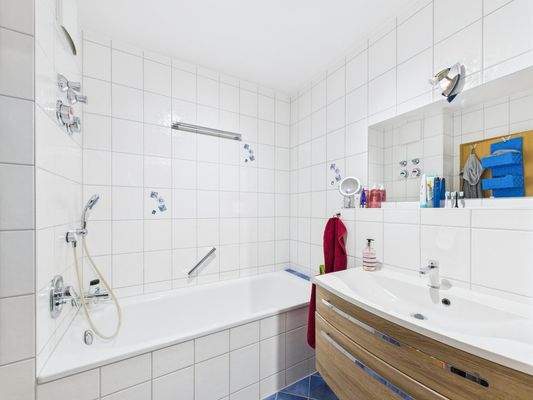 Badezimmer mit Badewanne