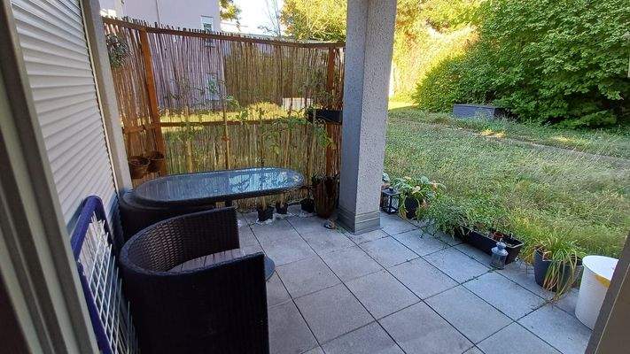 Terrasse und Garten.jpg