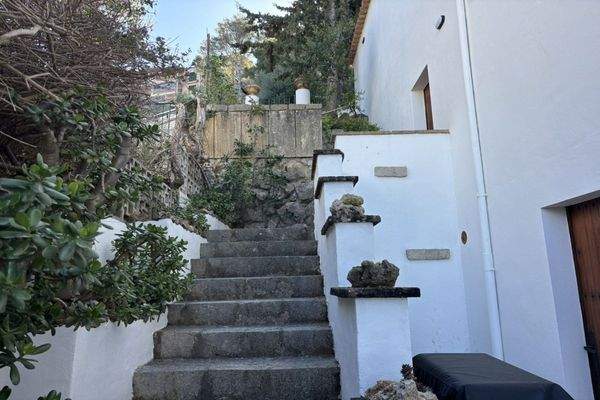 Außentreppe zum Gebäude