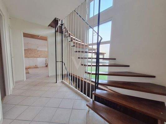 Flur Treppe ins 1. OG