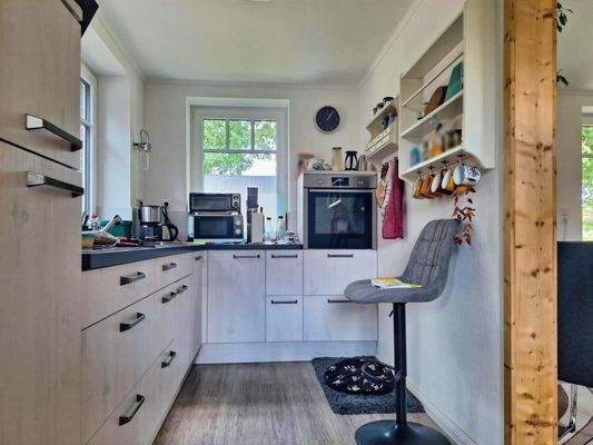 Moderne Einbauküche im EG des Anbaus