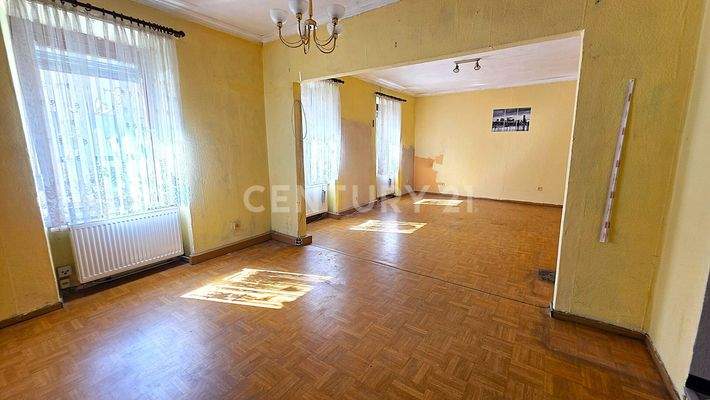 Blick vom Esszimmer zum Wohnzimmer