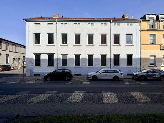 Straßenansicht Wohnhaus