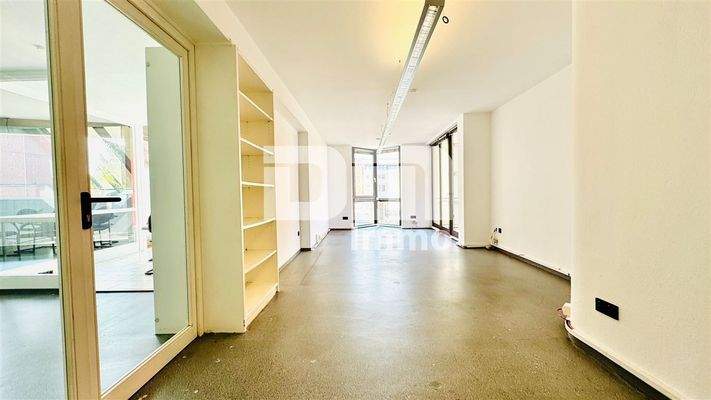 Büroraum 2 groß / Zugang Balkon