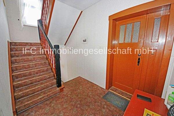 Hausflur / Treppenhaus im EG