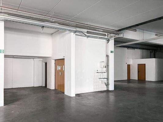 Aufzug und Halle (EG)