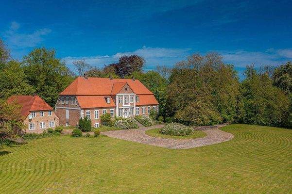 Historisches Gutsanwesen mit Park