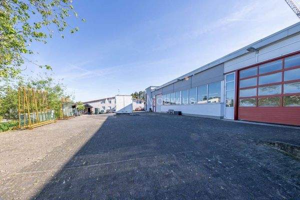 3396 Außenfläche mit Ladezone