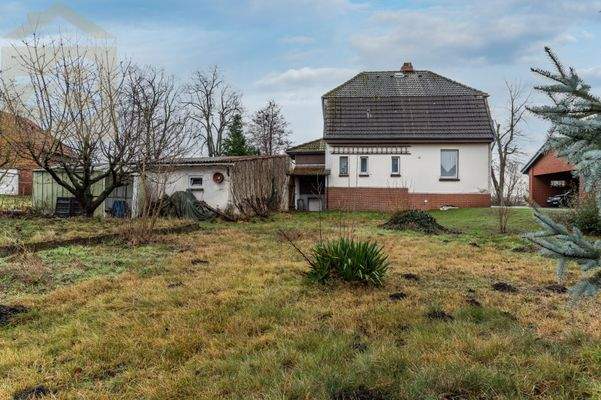 Garten und Hausansicht