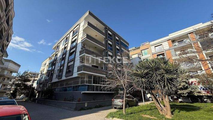 Apartment for Sale with Spacious Balconies in Karşıyaka İzmir