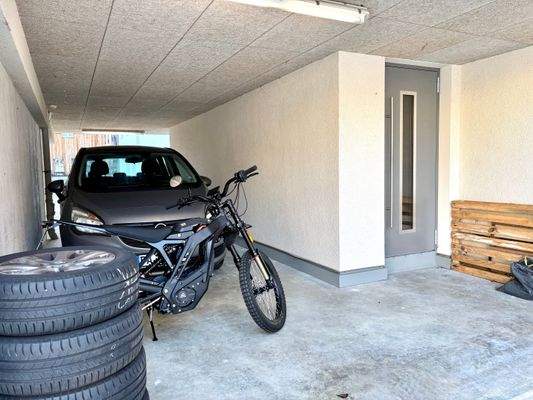 Außenansicht/ Carport