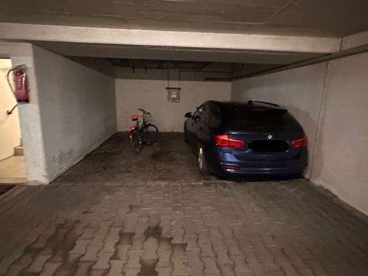 Tiefgaragenstellplatz