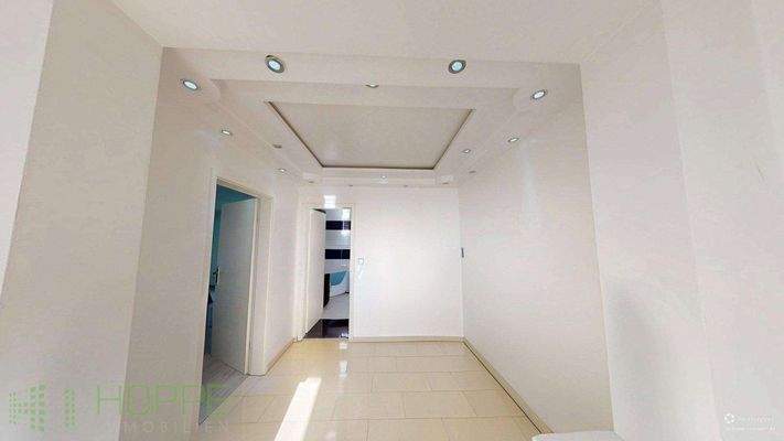 Flur 1 mit Arbeits-oder Spielbereich-defurnished