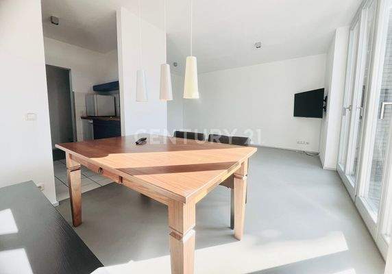 Gemütlicher Essbereich - Wo ist der Wein??