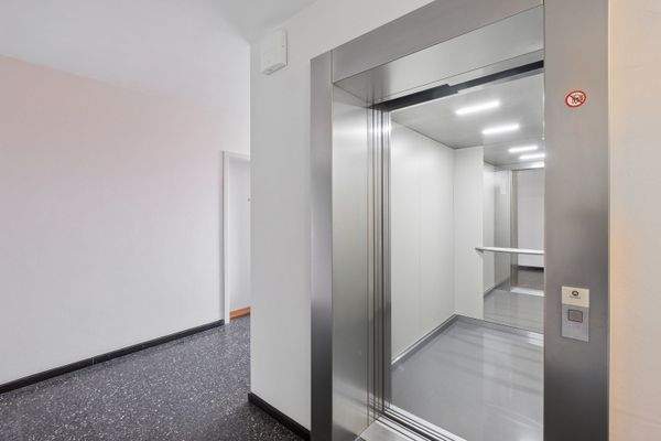 Aufzug (2021 erneuert)