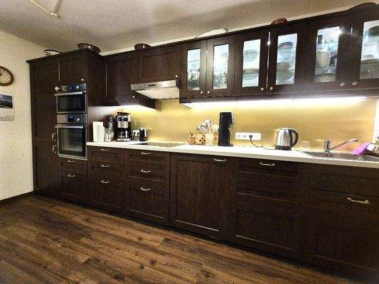 Die hochwertige Einbauküche...