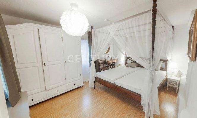 Schlafzimmer zum Innenhof