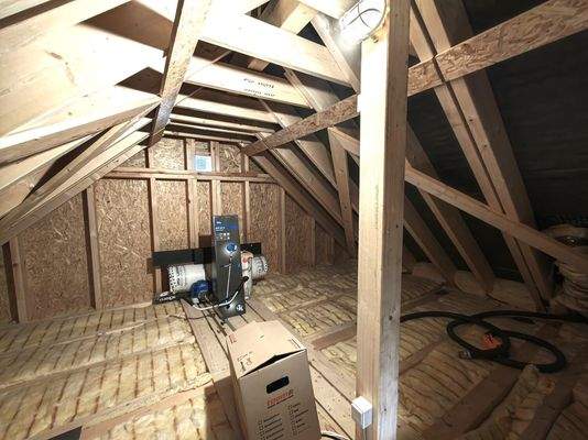 Dachboden - Haus rechts