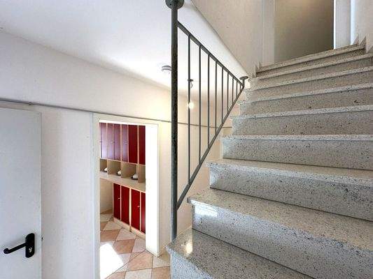 Hier geht es in das Kellergeschoss ...