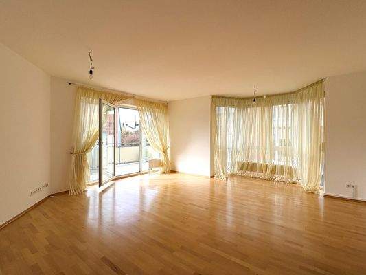 Geräumiges Wohnzimmer