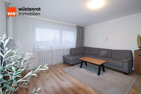 Wohnzimmer m. Zugang zur Loggia