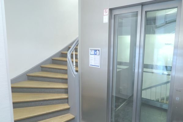 Lift und Treppenhaus