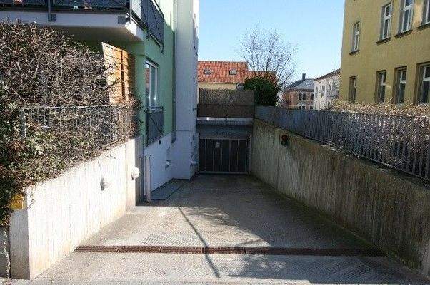 Tiefgaragenabfahrt