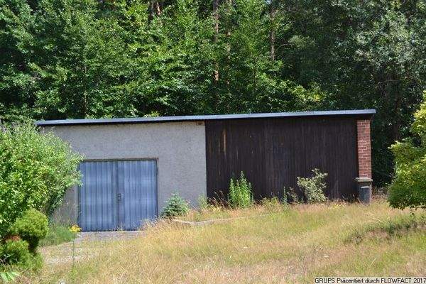 Garage mit Doppelcarport