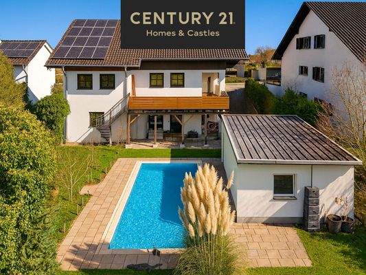 Einladendes Anwesen mit Pool und Garten