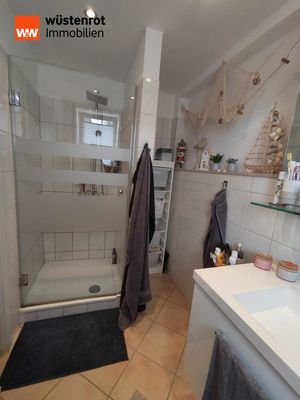 Tageslicht-Duschbadezimmer