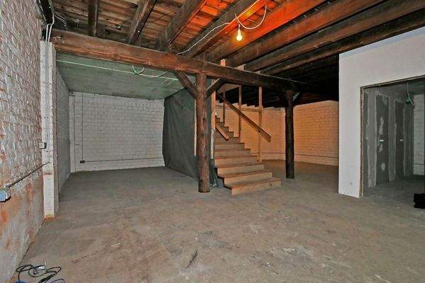 Zweigeschossige Lagerfläche zentral gelegen
